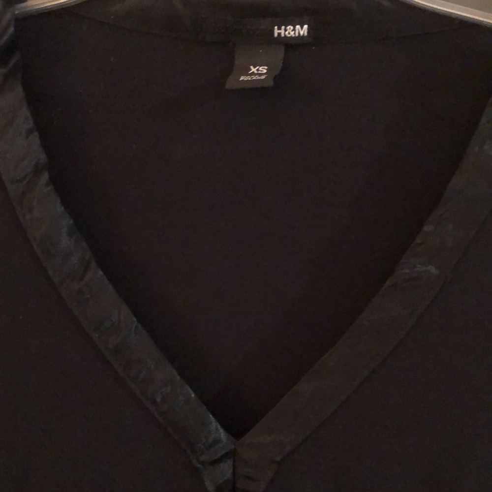 Beautiful H&M Satin Bow Top - Picture 2 of 7